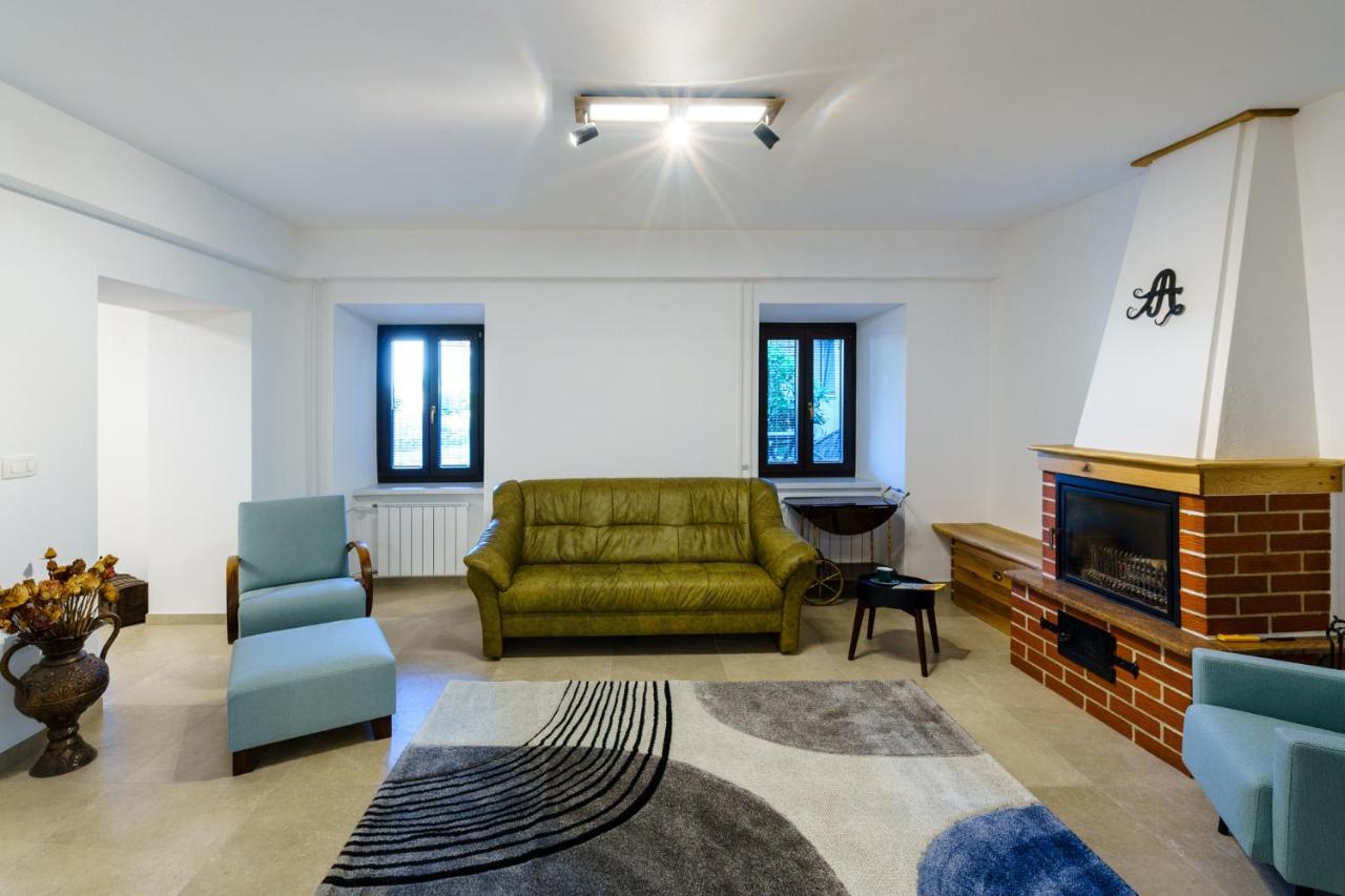 Guest House Zerjal Podnanos المظهر الخارجي الصورة